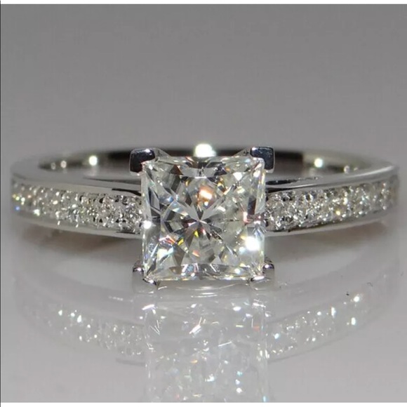 Jewelry - Beautiful Engagement Ring Jewelry - Beautiful Engagement Ring
